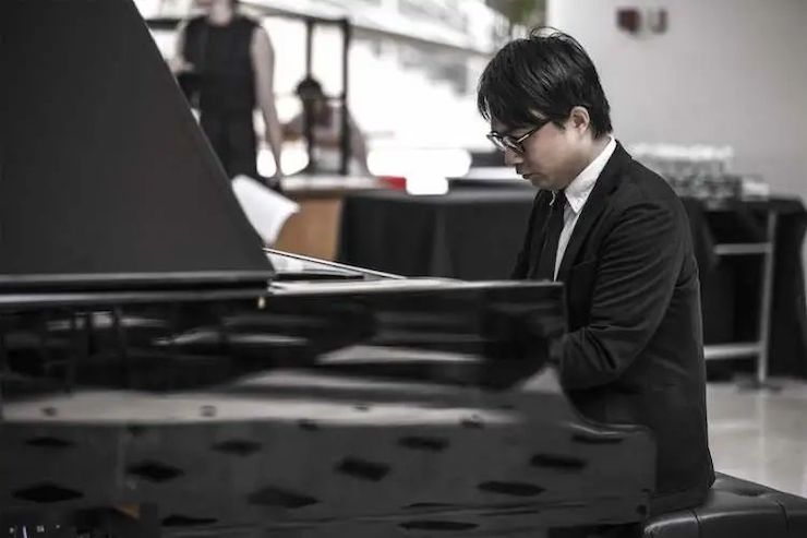宋思衡的“宅抗疫” | 挑战主播、筹集口罩、闭关作曲，这位取消了20场演出的钢琴家原来这么忙！